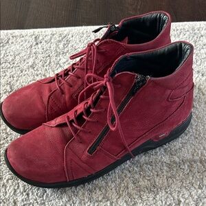 Women’s Wolky Why Water Resistant Sneaker size 42 / 11